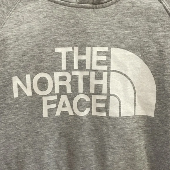 🩶🤍The North Face gray hoodie sweatshirt. M - Picture 2 of 8